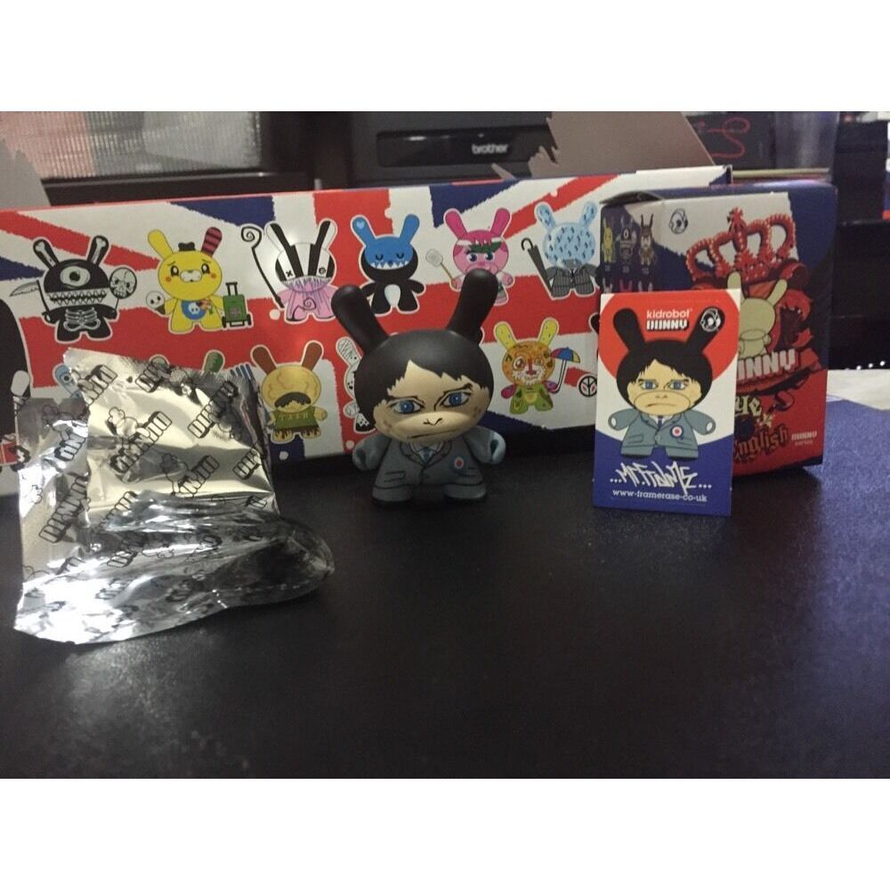 Kidrobot Dunny UK SERIES 3" Ye Olde English Mr Frames 2/25 2009 Toy Vinyl